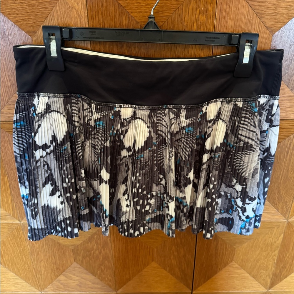 Lululemon Black and Gray Patterned Skirt
